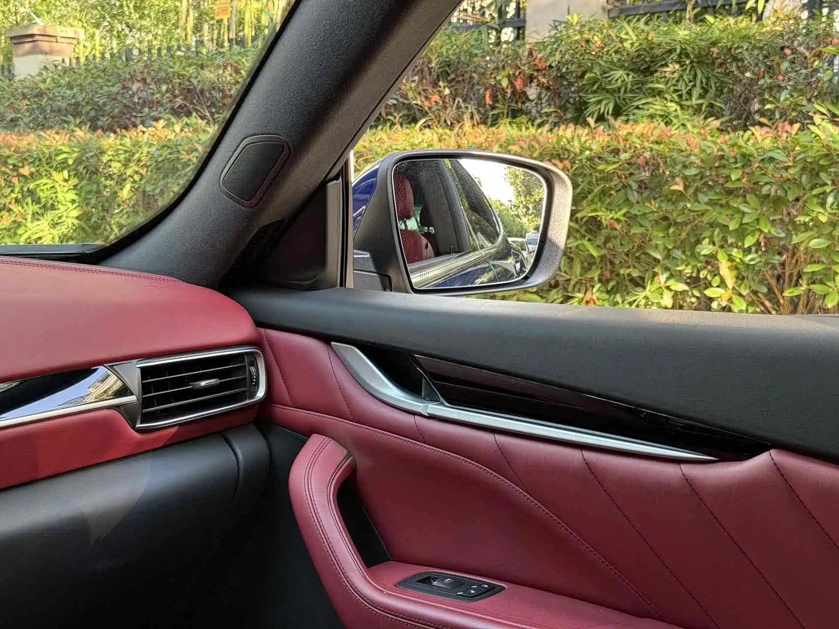 Photo 10 - Maserati Levante