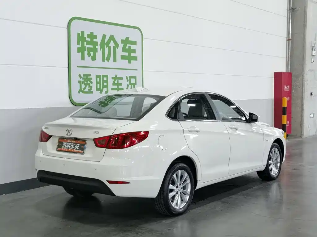 Фото 2 - BAIC Senova D50