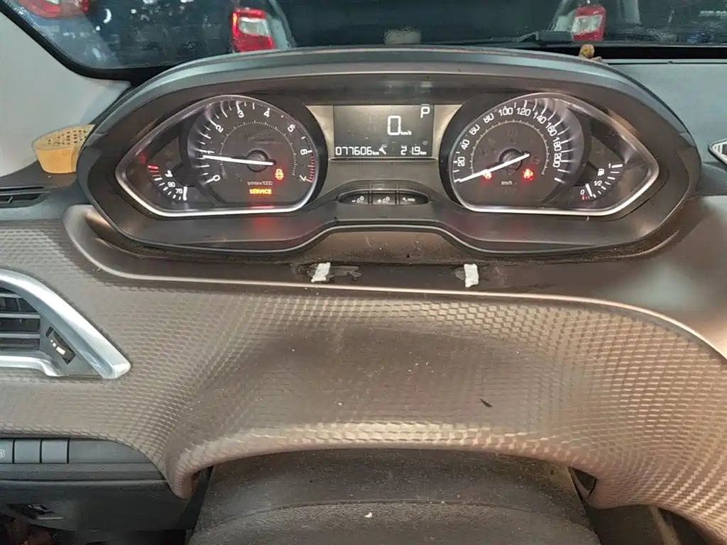 Peugeot 2008 2014 1.6L Automatic Fashion Edition фото 12