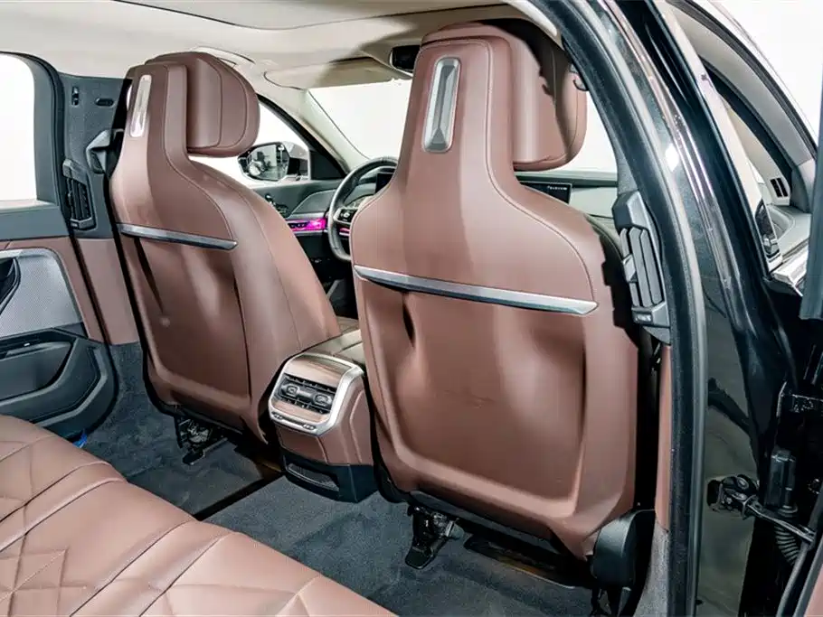 BMW 7 Series 2023 Model 735Li M Sport Package фото 21
