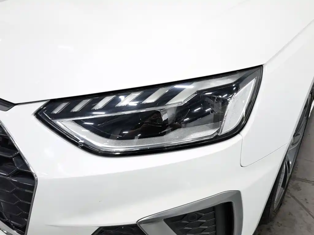 Фото 7 - Audi A4L