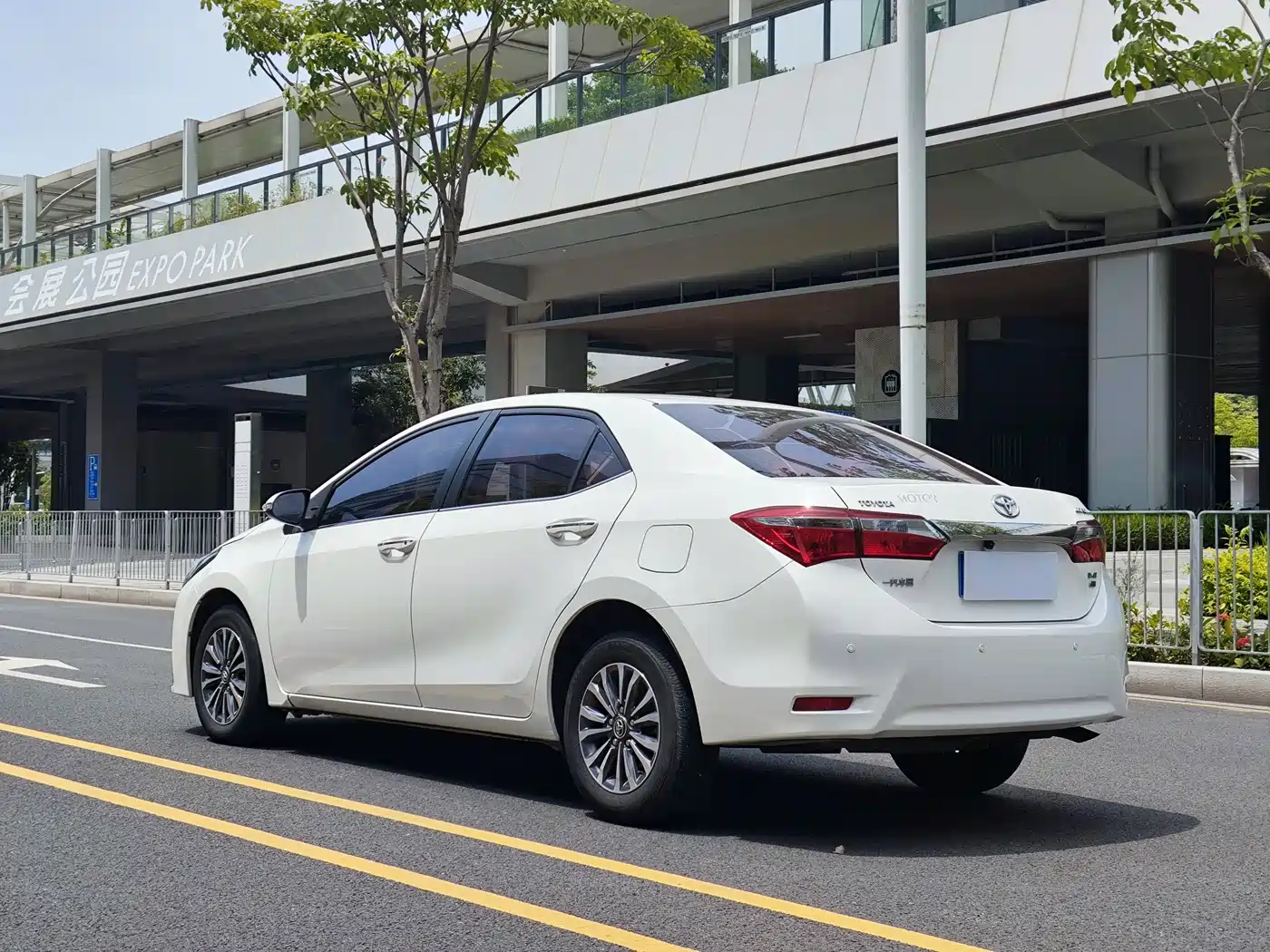 Toyota Corolla 2017 Facelift 1.2T S-CVT GL фото 7