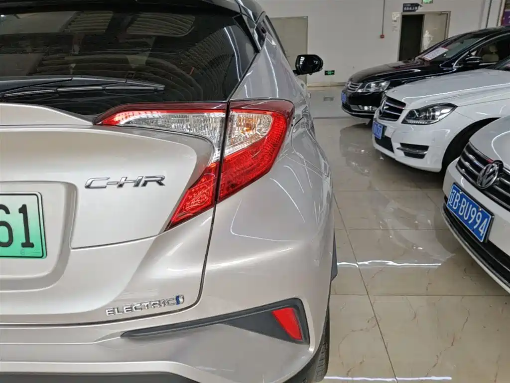 Toyota C-HR EV 2020 Luxury Sunroof Edition фото 8