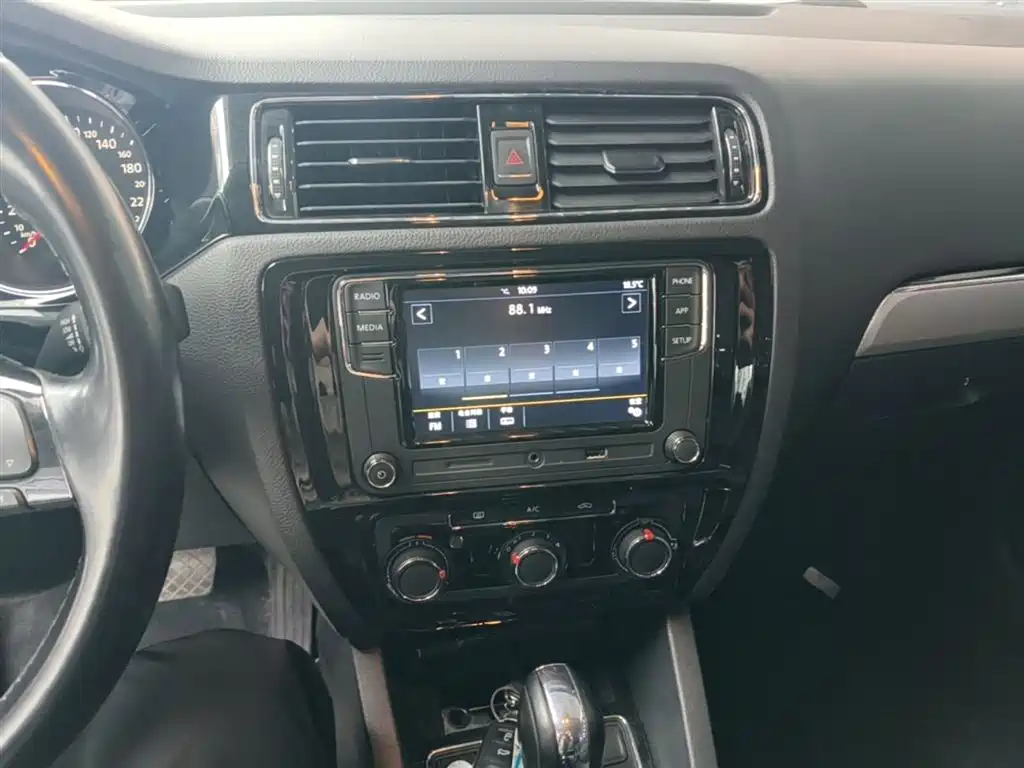 Volkswagen Sagitar 2018 1.6L Automatic Comfort фото 13