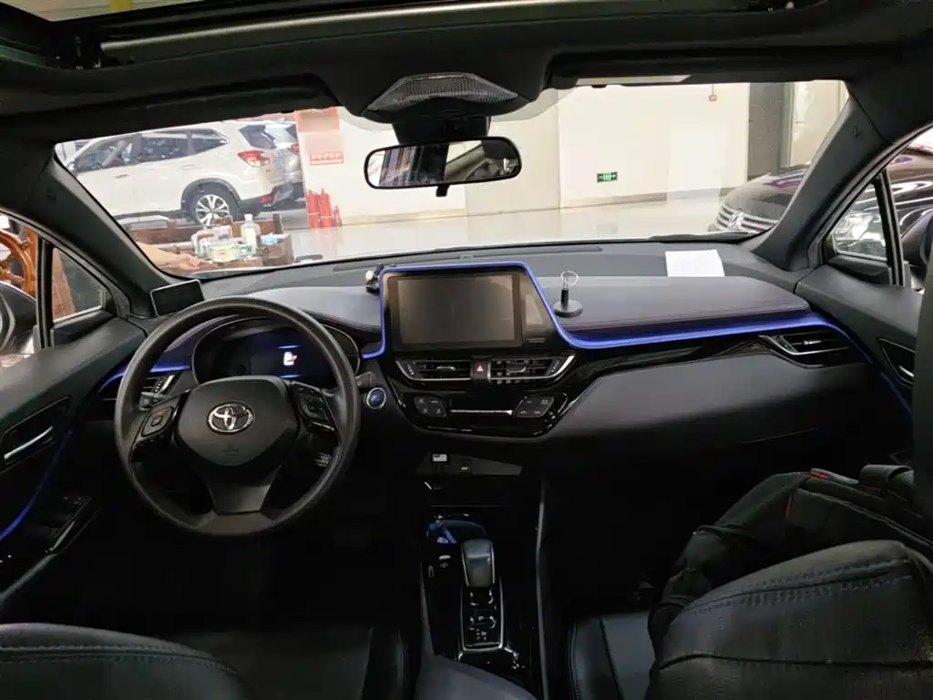 Toyota C-HR EV 2020 Luxury Sunroof Edition фото 10