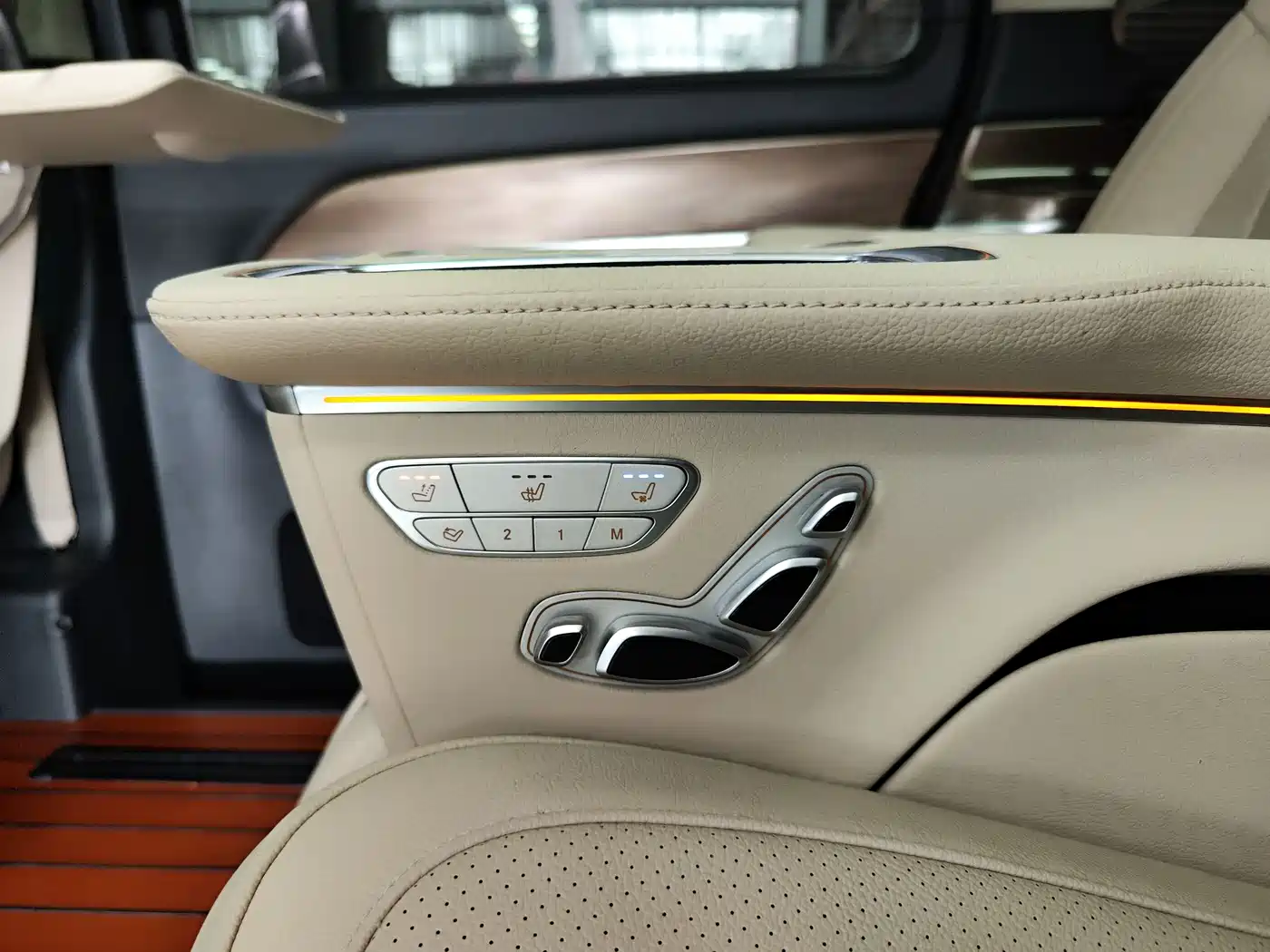 Mercedes-Benz V-Class 2021 V 260 L Long Wheelbase Premium Edition фото 23