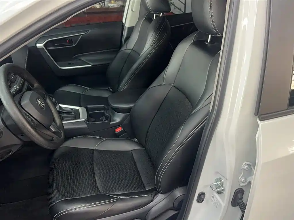 Toyota Wildlander 2023 2.0L CVT FWD LE фото 12