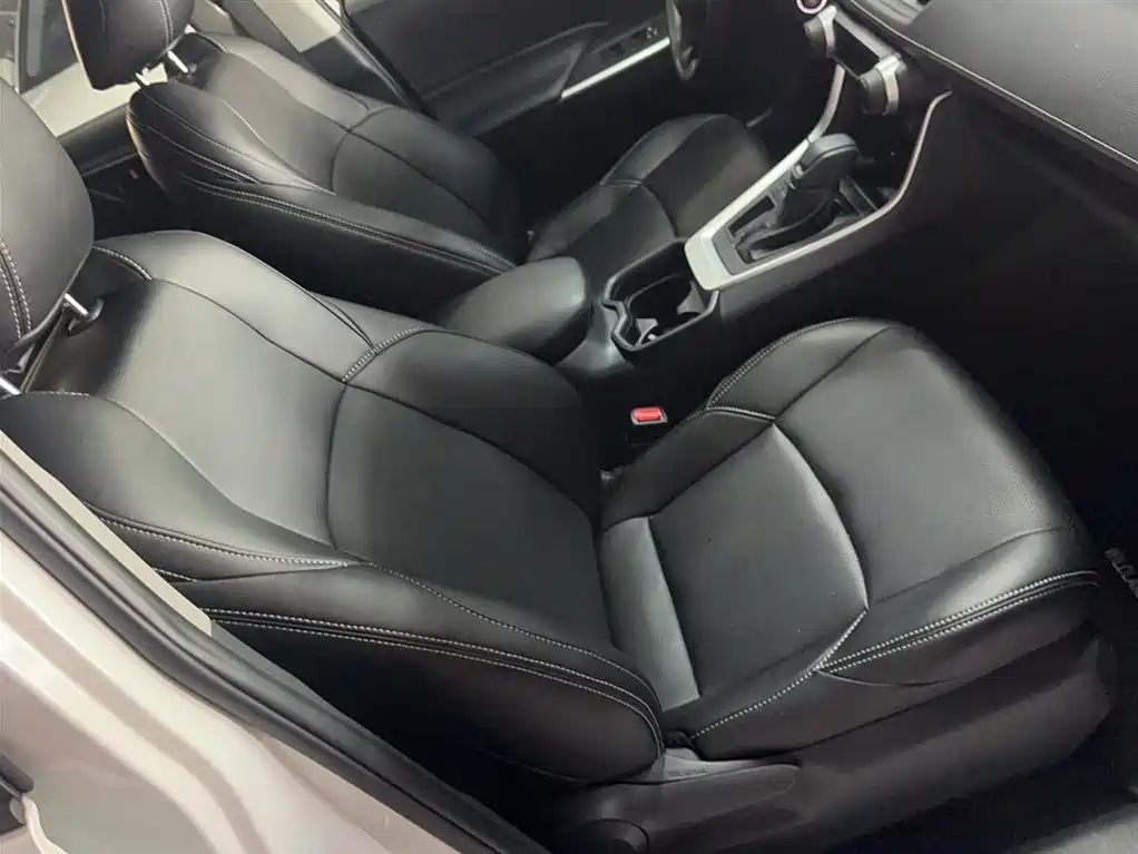 Toyota Wildlander 2023 2.0L CVT FWD LE фото 3