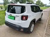 Photo 7 - Jeep Renegade