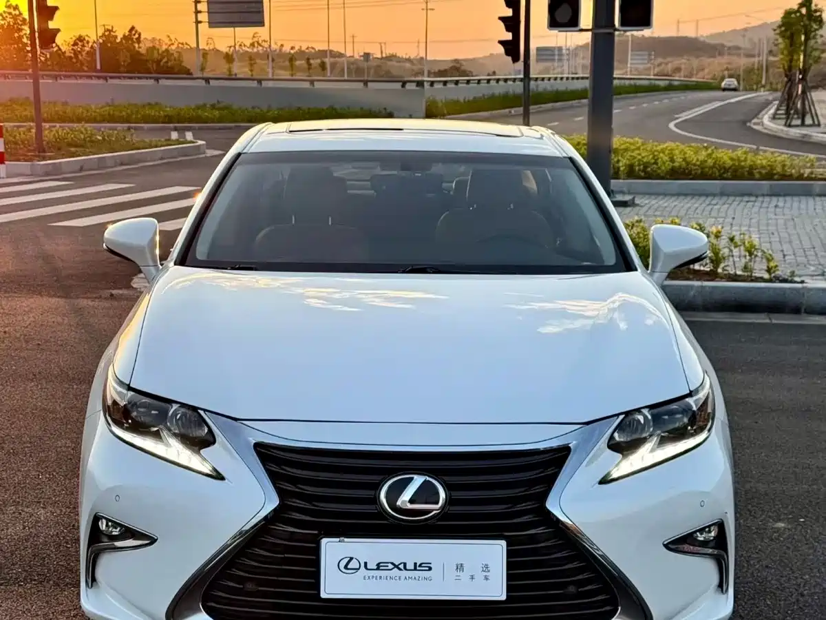 Lexus ES 2015 250 Elegance Edition фото 2