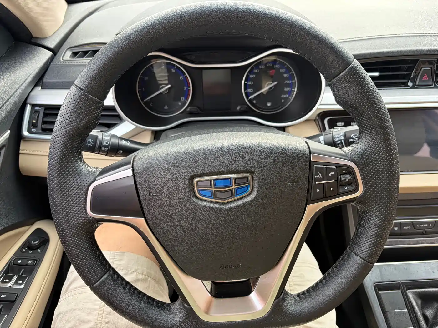 Фото 17 - Geely Emgrand