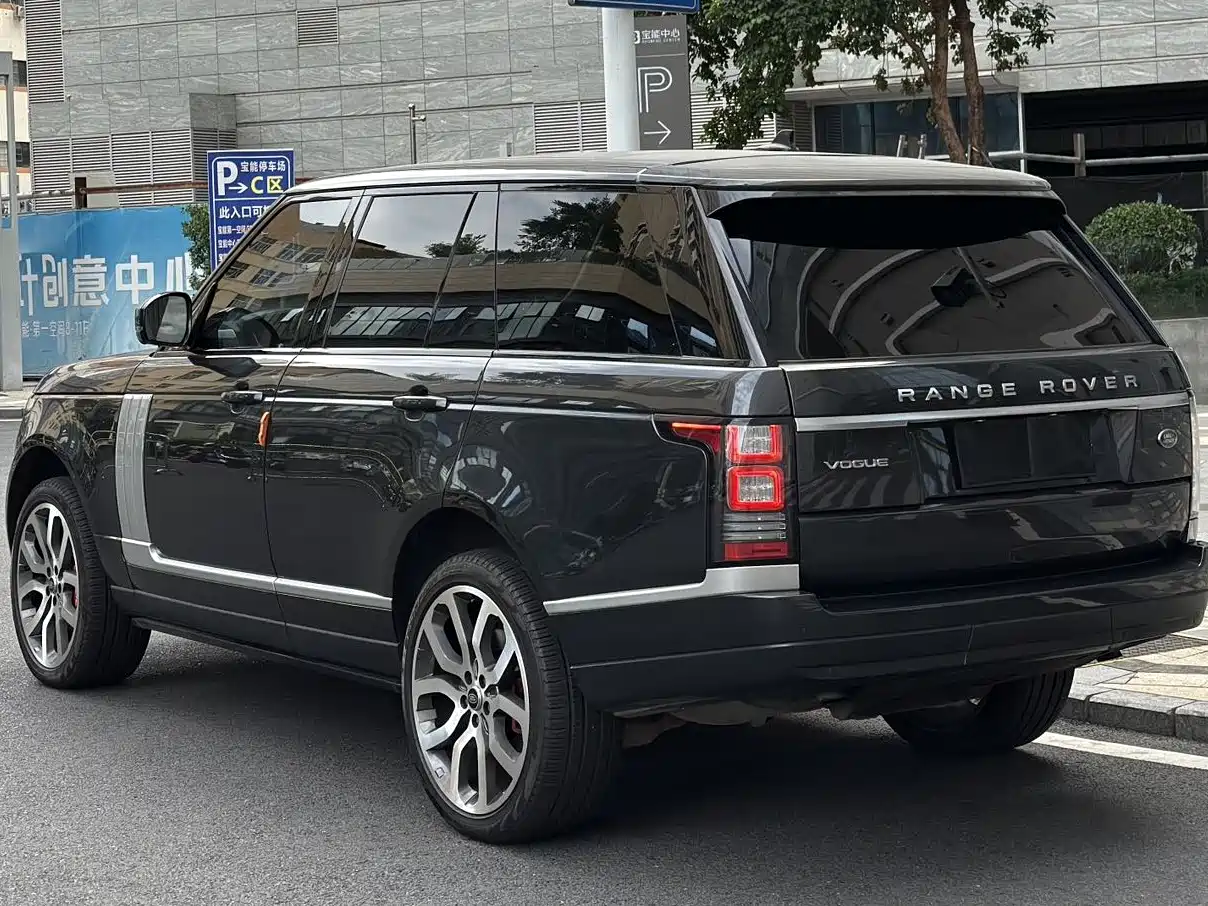 Land Rover Range Rover 2015 3.0 TDV6 Vogue фото 3