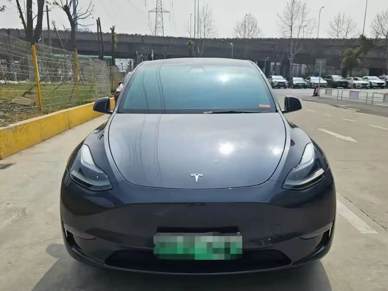 TESLA MODEL Y
