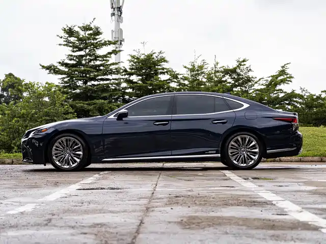 Lexus LS 2018 500h Executive Edition China V — фото 4