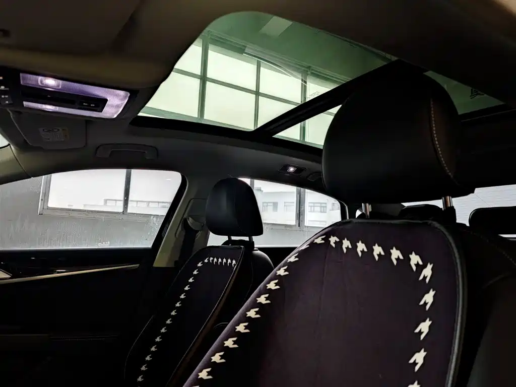 Volkswagen Passat 2022 330TSI Starlight Elite Edition фото 17