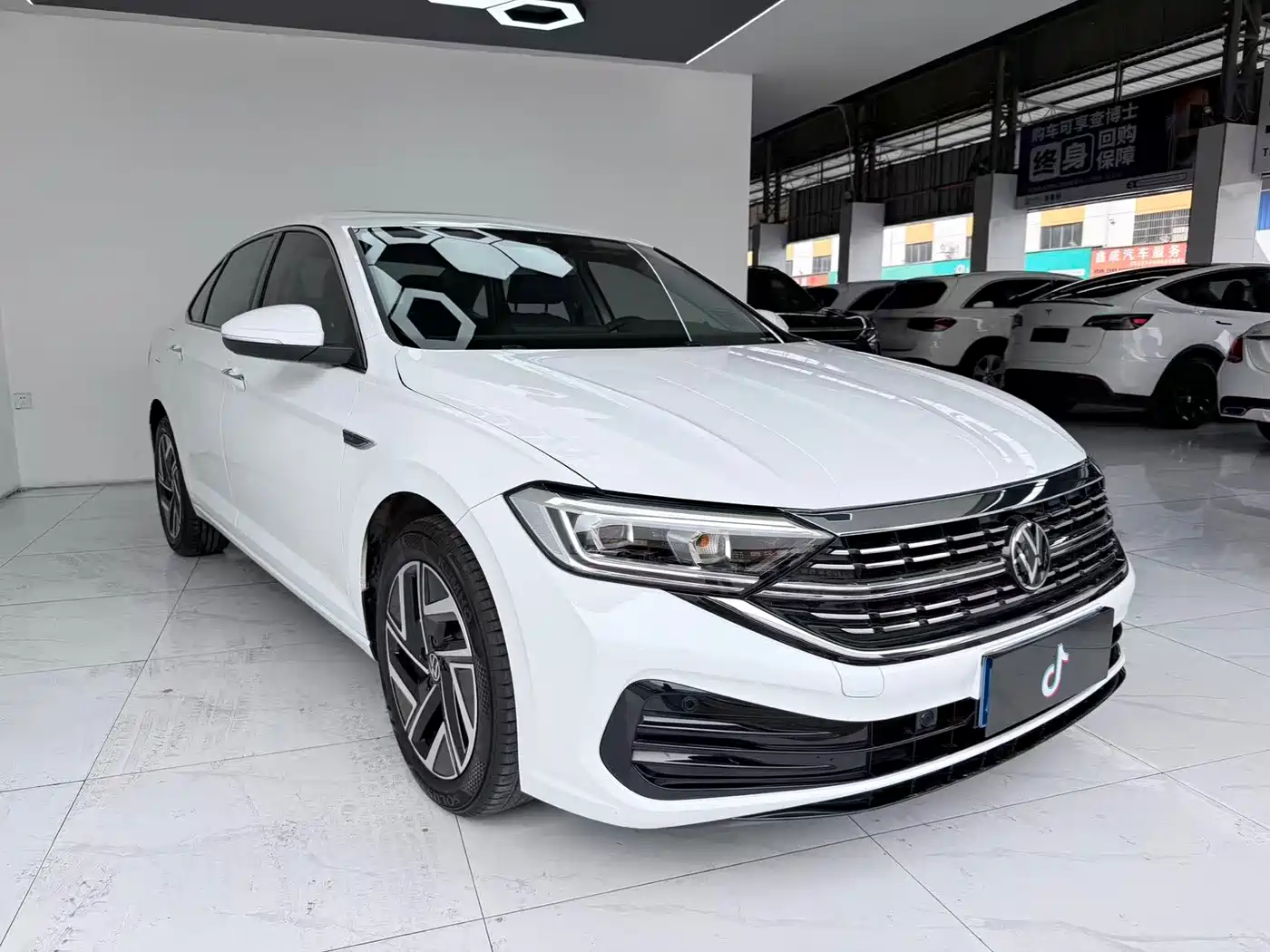 Volkswagen Sagitar 2023 300TSI DSG Surpassing Edition фото 3