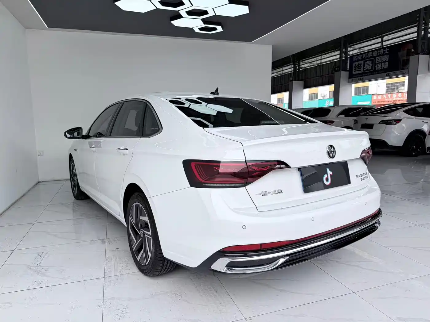 Volkswagen Sagitar 2023 300TSI DSG Surpassing Edition фото 10