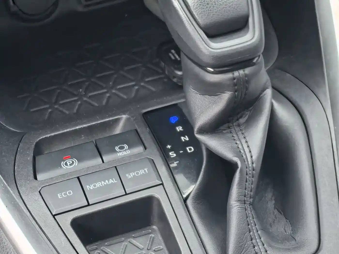 Toyota RAV4 Rongfang Dual Engine E+ 2021 2.5L 2WD Elite Pro фото 8