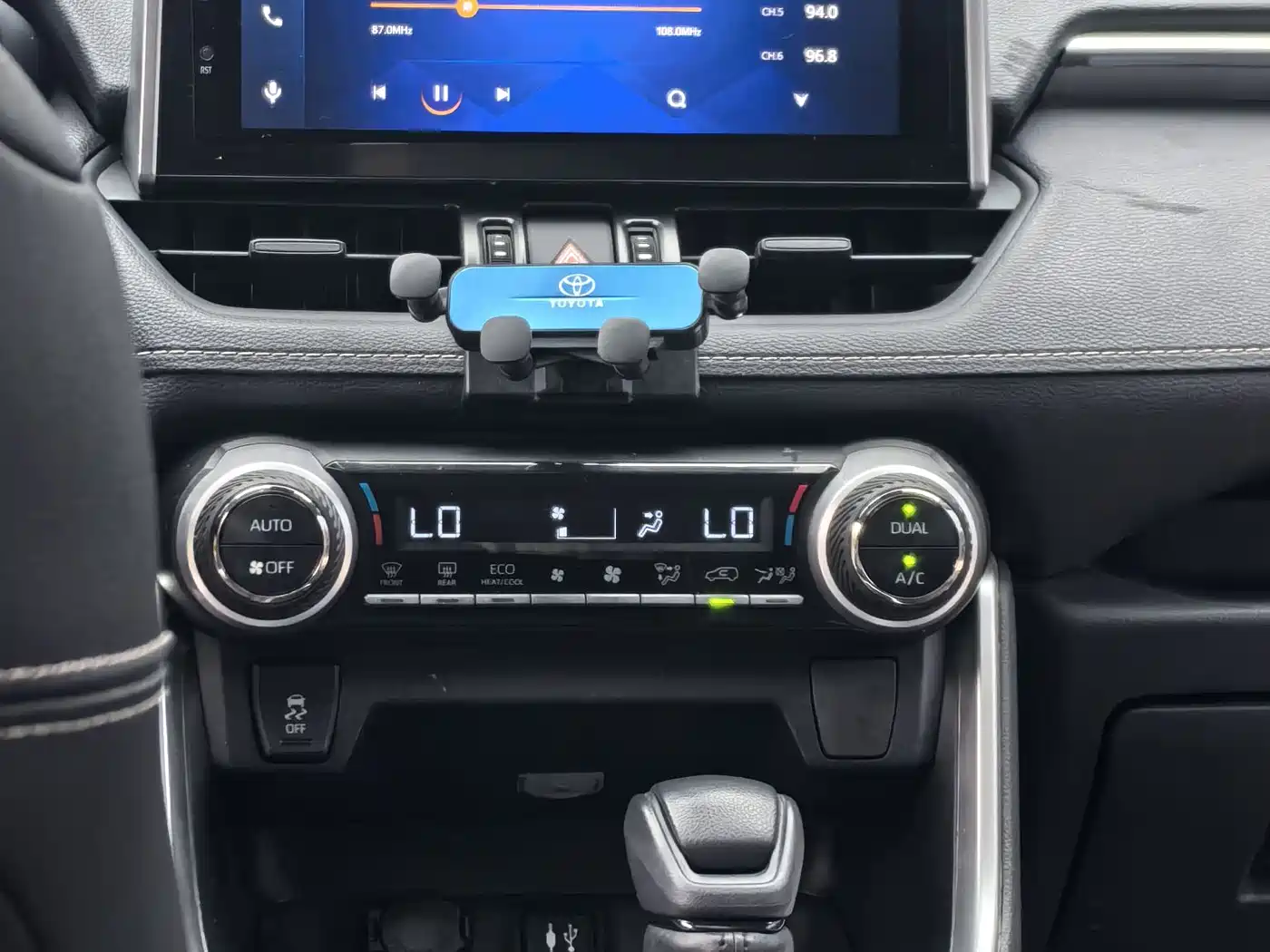 Toyota RAV4 Rongfang Dual Engine E+ 2021 2.5L 2WD Elite Pro фото 13