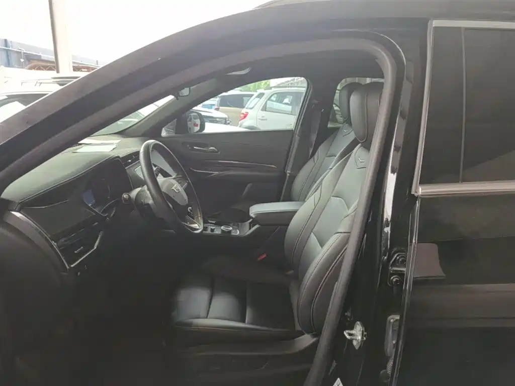 CADILLAC XT4