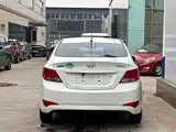 Photo 4 - Hyundai Verna