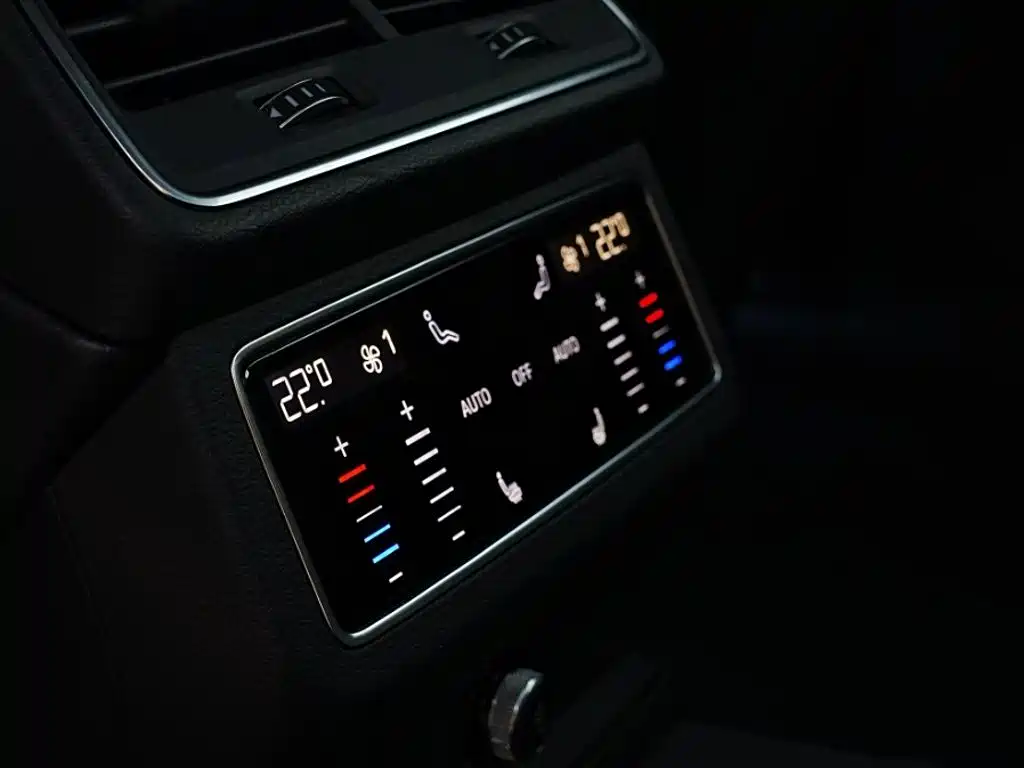 Photo 13 - Audi A6 (Import)