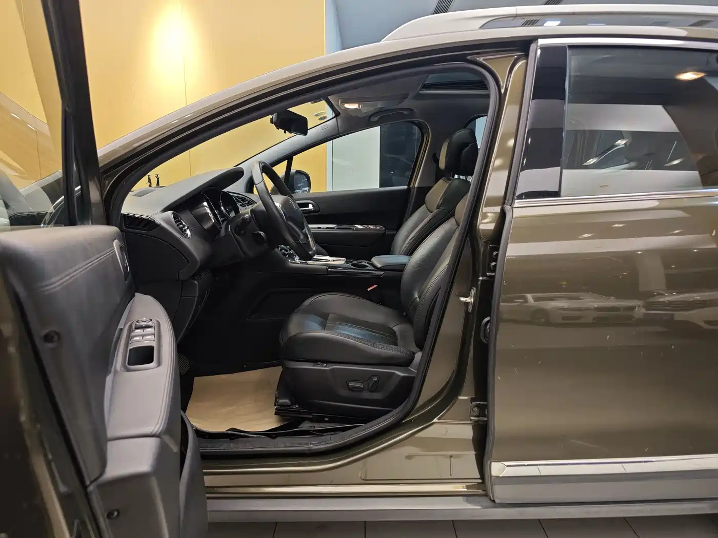 Peugeot 3008 2015 2.0L Automatic Trend Edition фото 14
