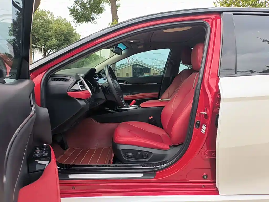 Photo 16 - Toyota Camry