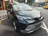 Photo 4 - Toyota Sienna