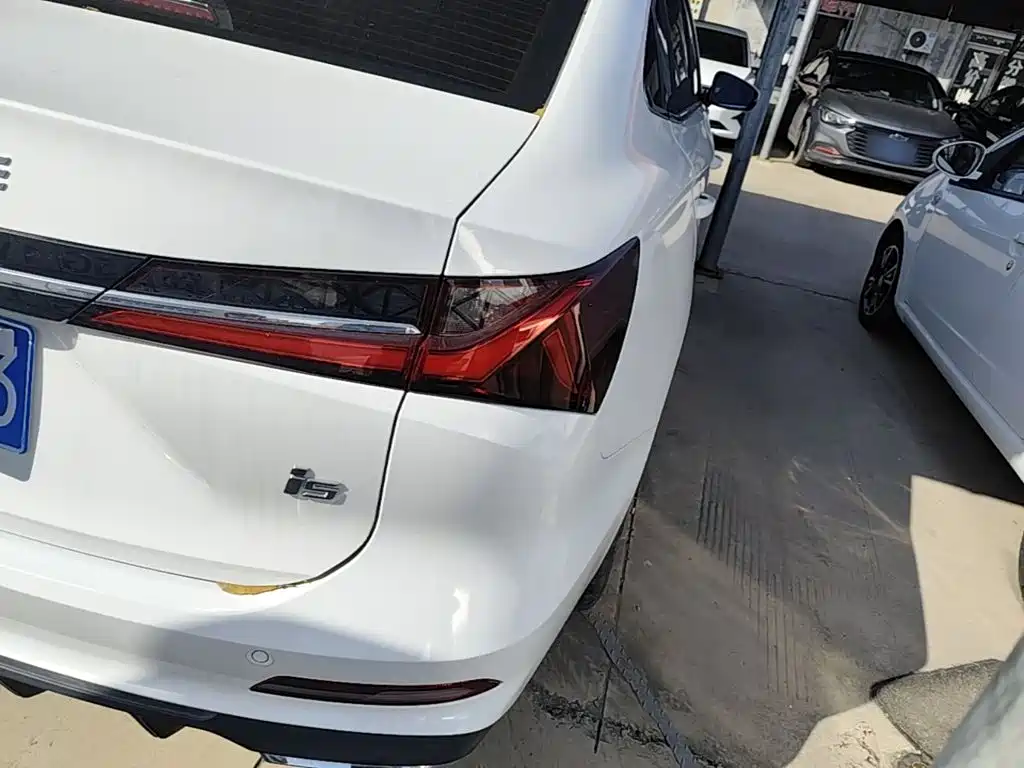 Photo 8 - Roewe i5