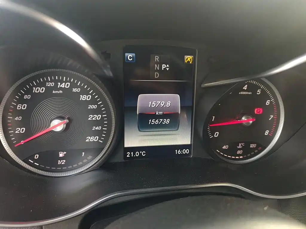 Mercedes-Benz GLC 2016 GLC 260 4MATIC Luxury фото 9