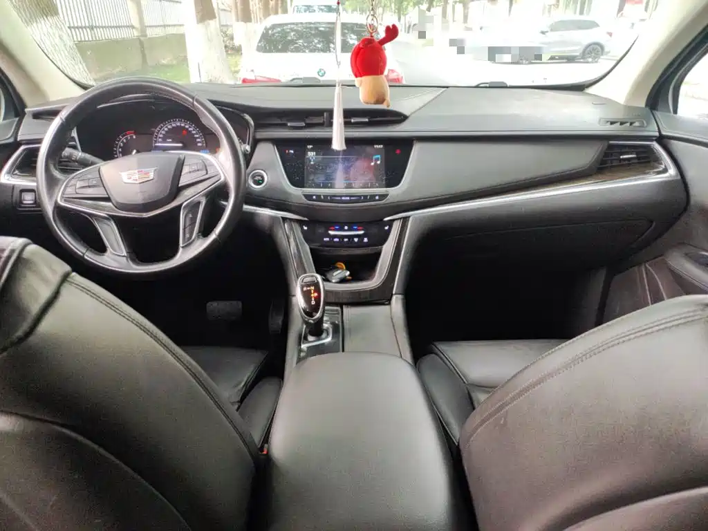 Фото 13 - Cadillac XT5