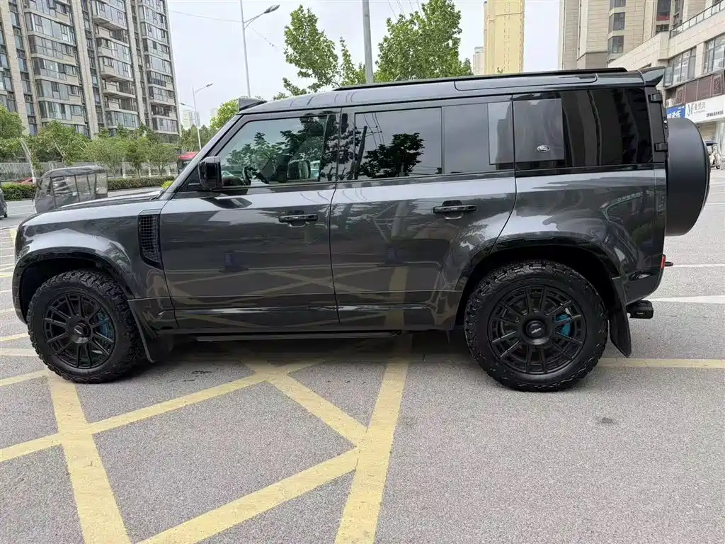 Land Rover Defender 2023 Model 110 3.0T P400 X-DYNAMIC HSE фото 4