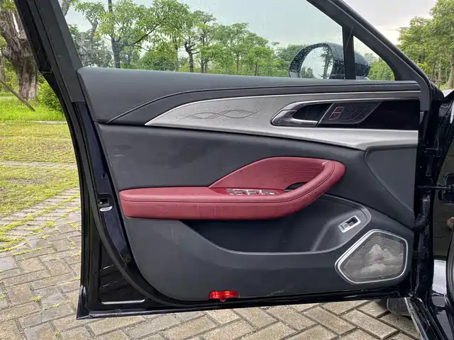 Hongqi H5 2024 2.0T Automatic Smart Connect Flag Smooth Edition — фото 5