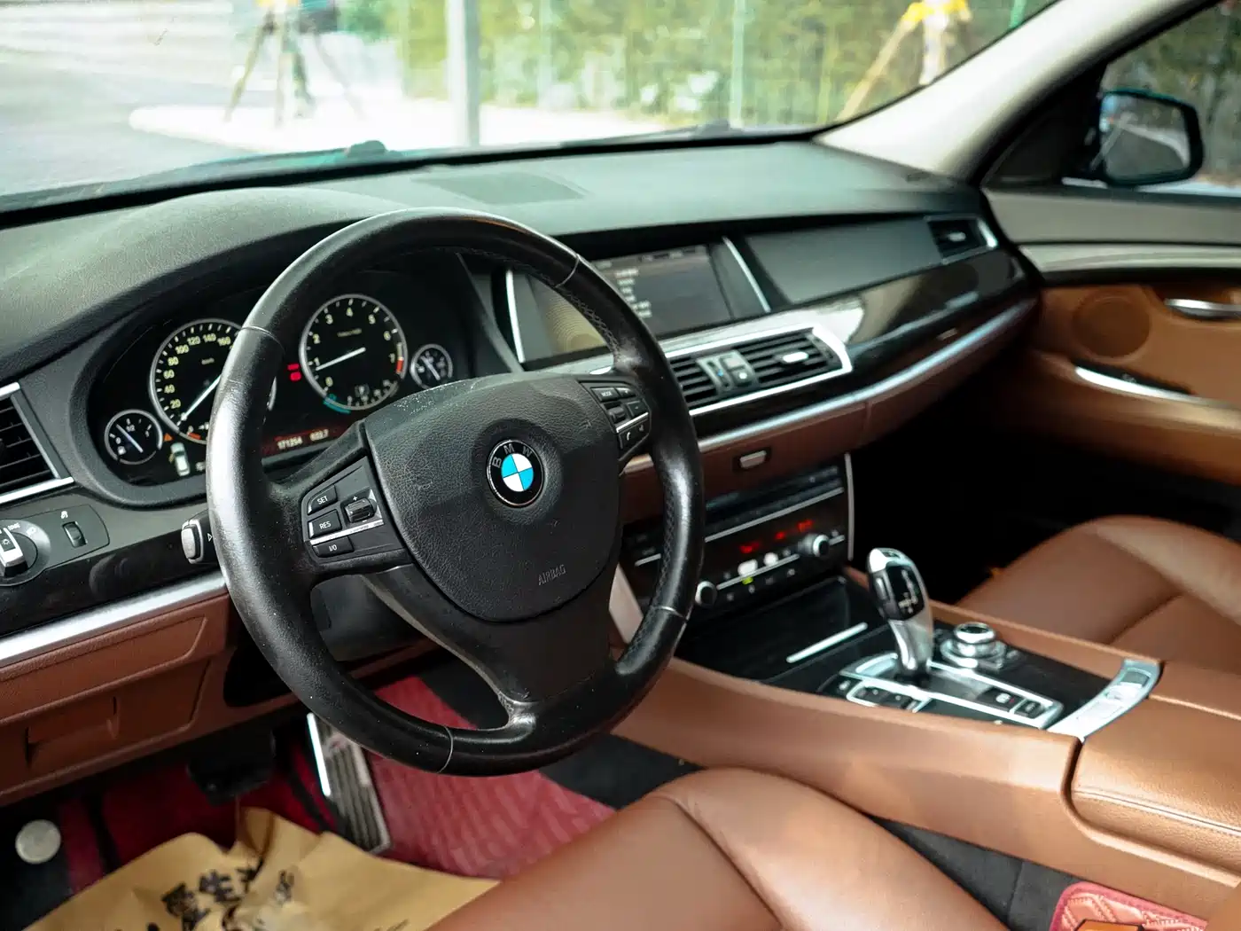 BMW 5 Series GT 2011 535i Elegance фото 9