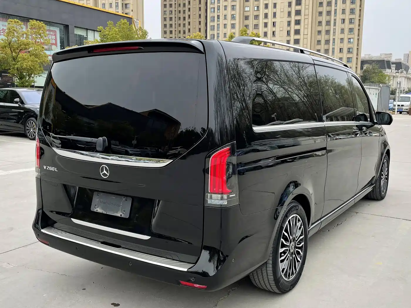 Mercedes-Benz V-Class 2018 V 260 L Premium Long Wheelbase Edition China VI фото 18
