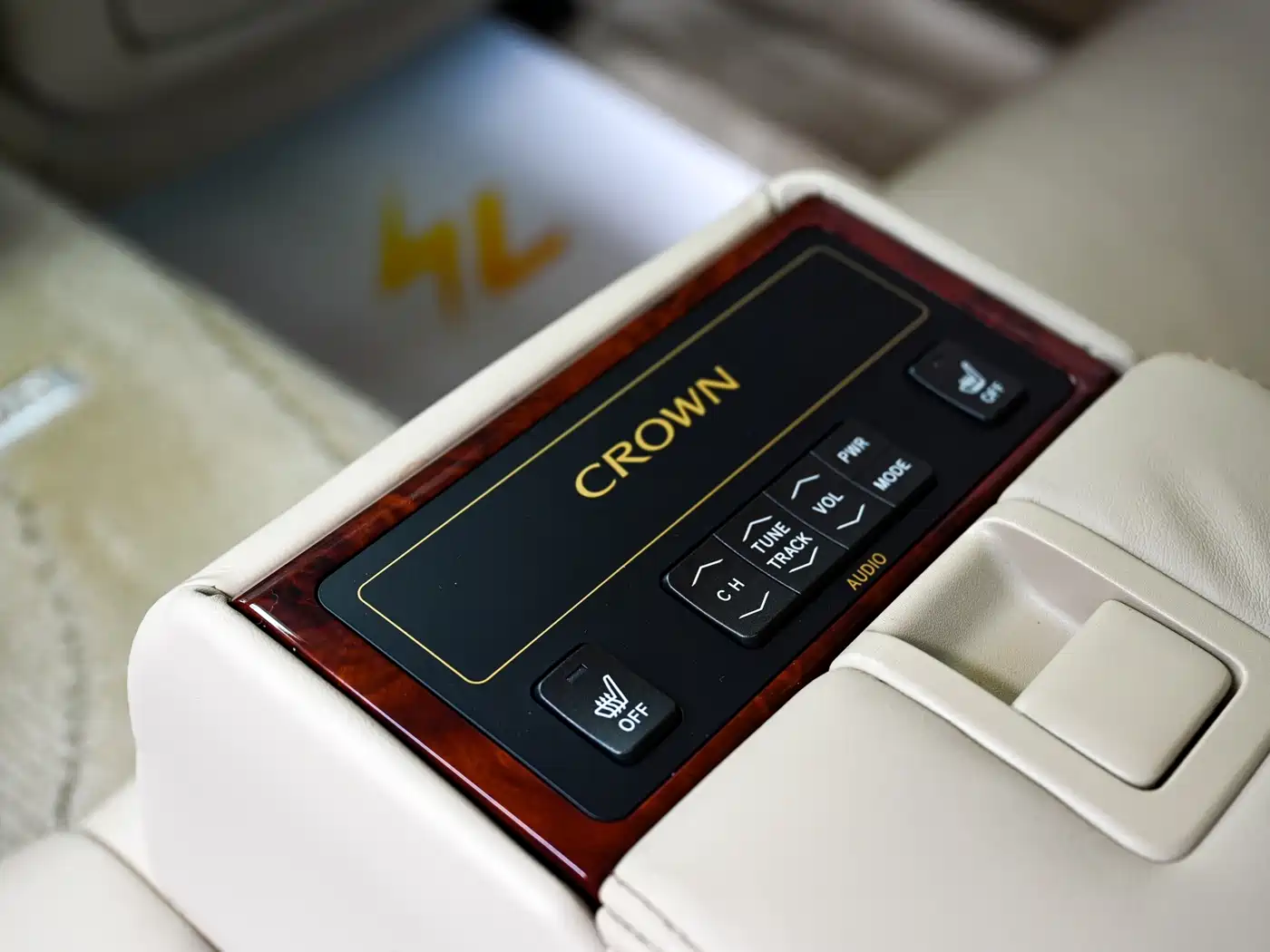Toyota Crown 2012 2.5L Royal Leather Edition фото 13
