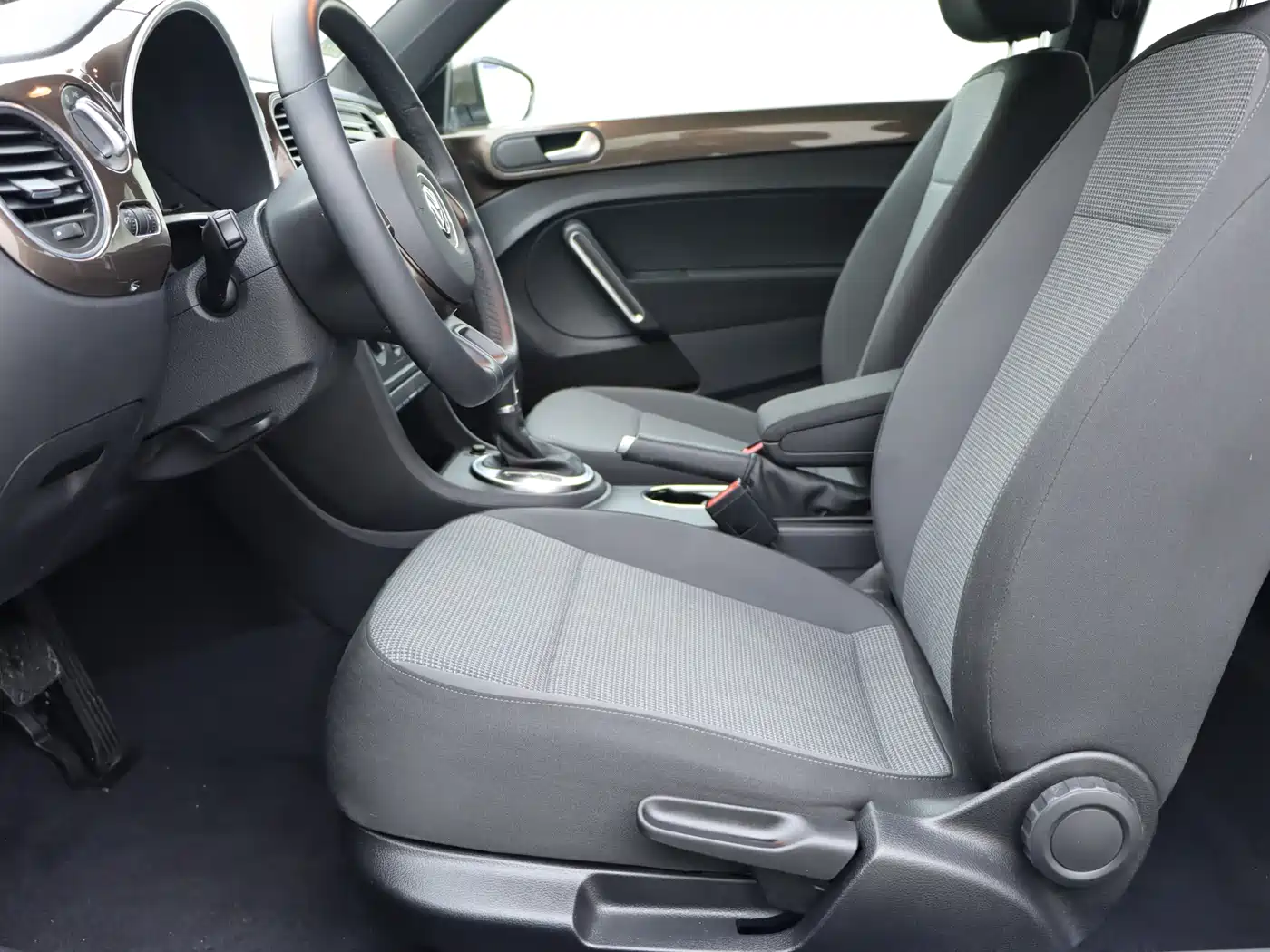 Volkswagen Beetle 2015 180TSI фото 5
