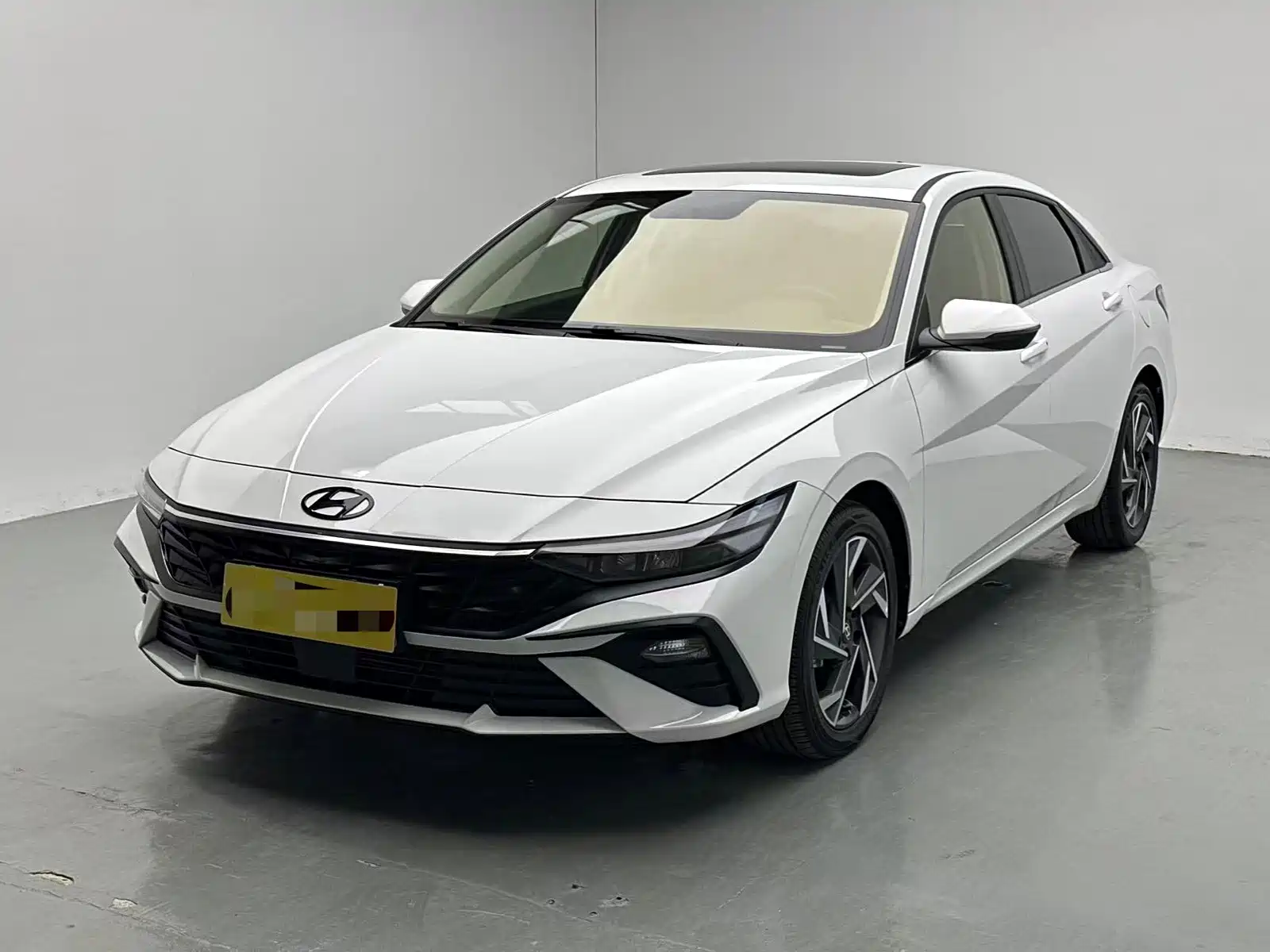 Photo 1 - Hyundai Elantra