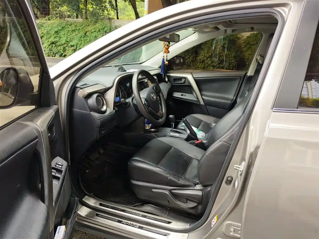 Toyota RAV4 Rongfang 2015 2.0L CVT 2WD Trend Edition фото 14
