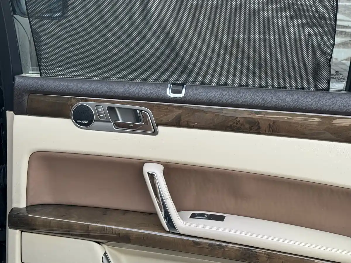 Volkswagen Phaeton 2013 4.2L Poltrona Frau Edition фото 16