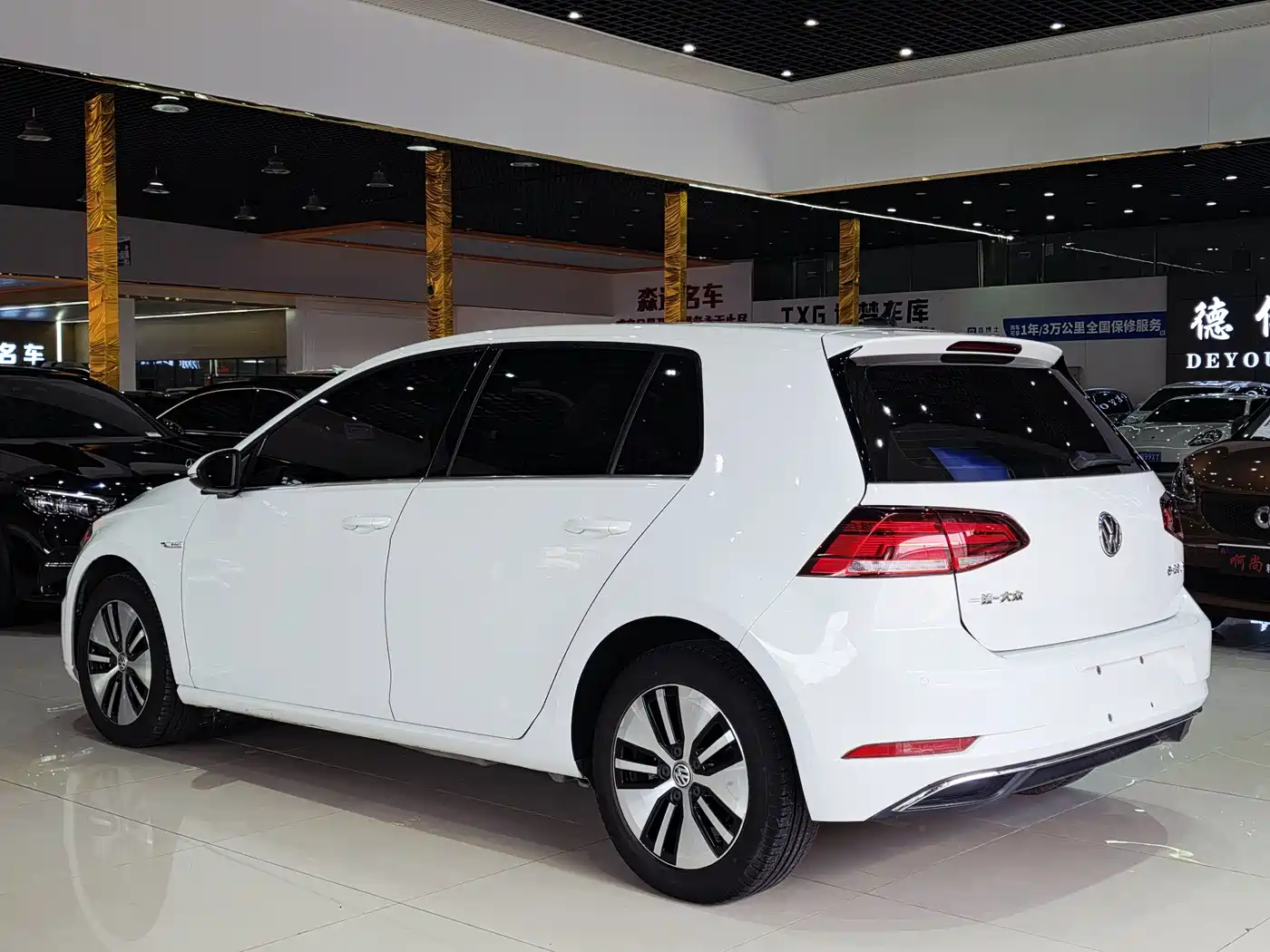 Volkswagen Golf Electric 2020 Chi фото 14