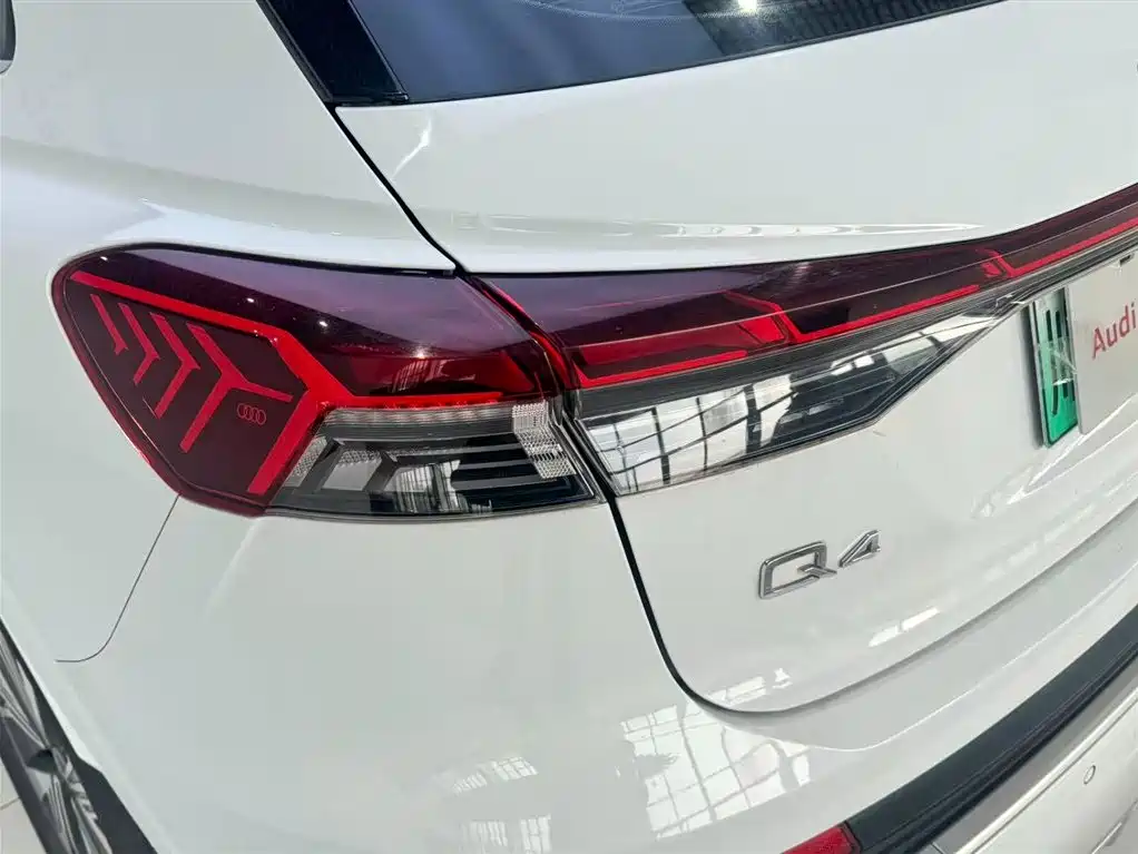AUDI Q4 E TRON