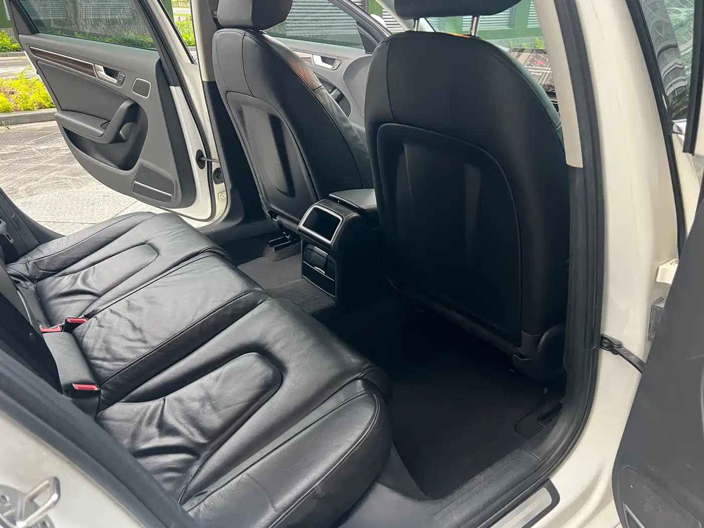 Audi A4L 2010 2.0 TFSI Comfort фото 13