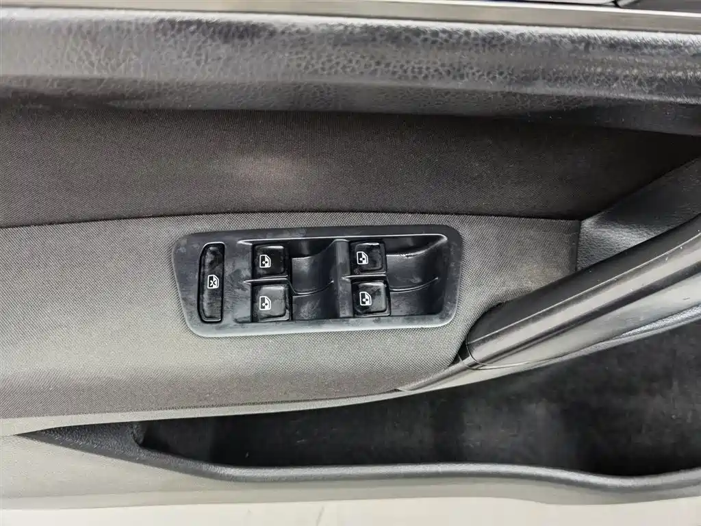 Volkswagen Golf Sportsvan 2016 1.6L Automatic Comfort фото 9