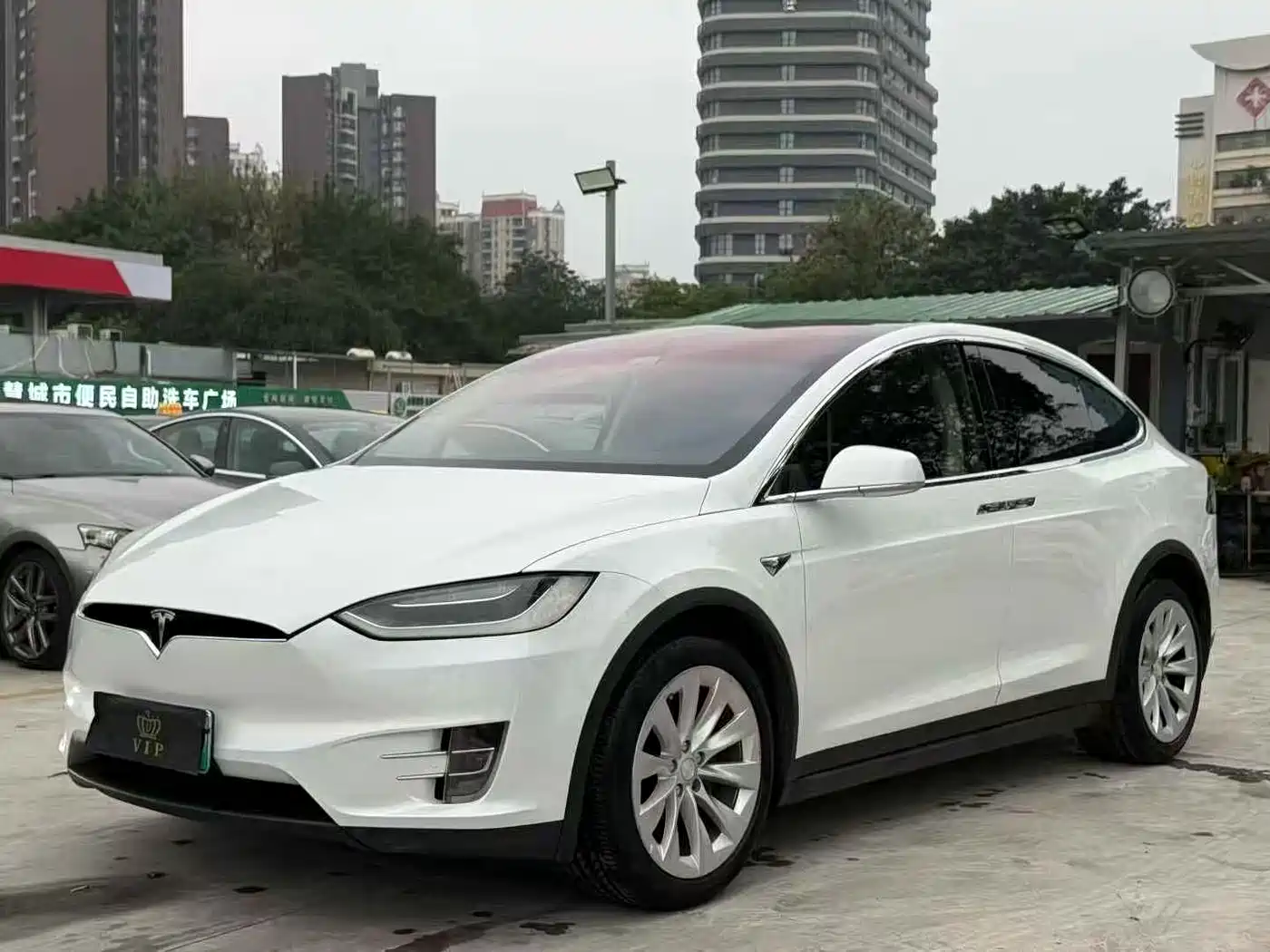 TESLA MODEL X