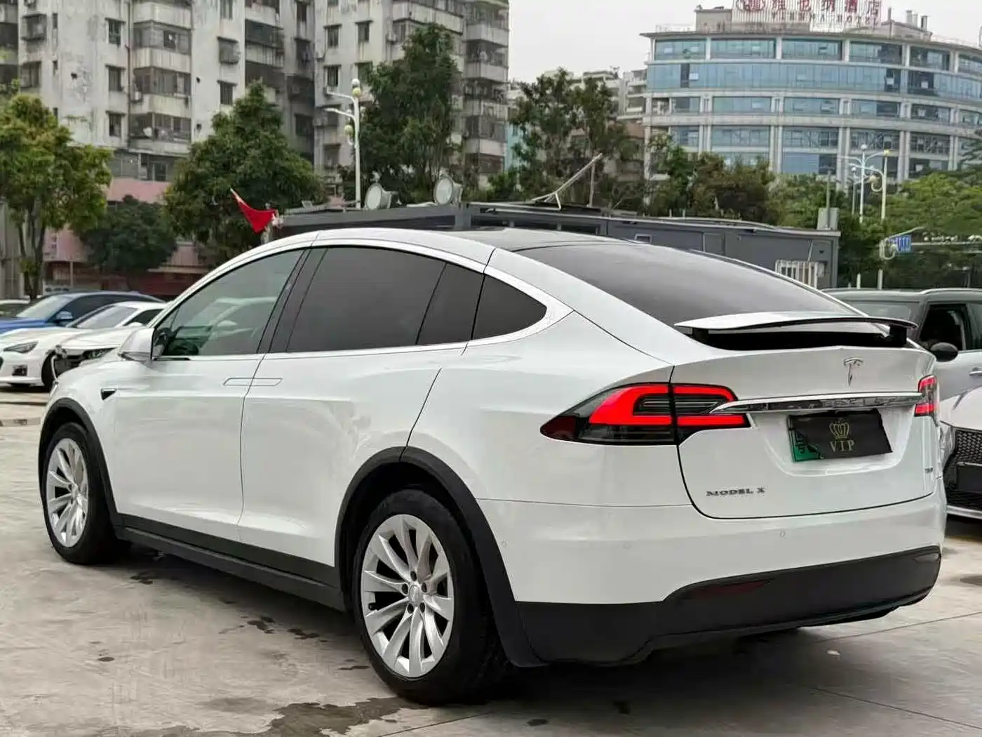 TESLA MODEL X