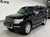 صورة 2 - Mitsubishi Pajero (Import)