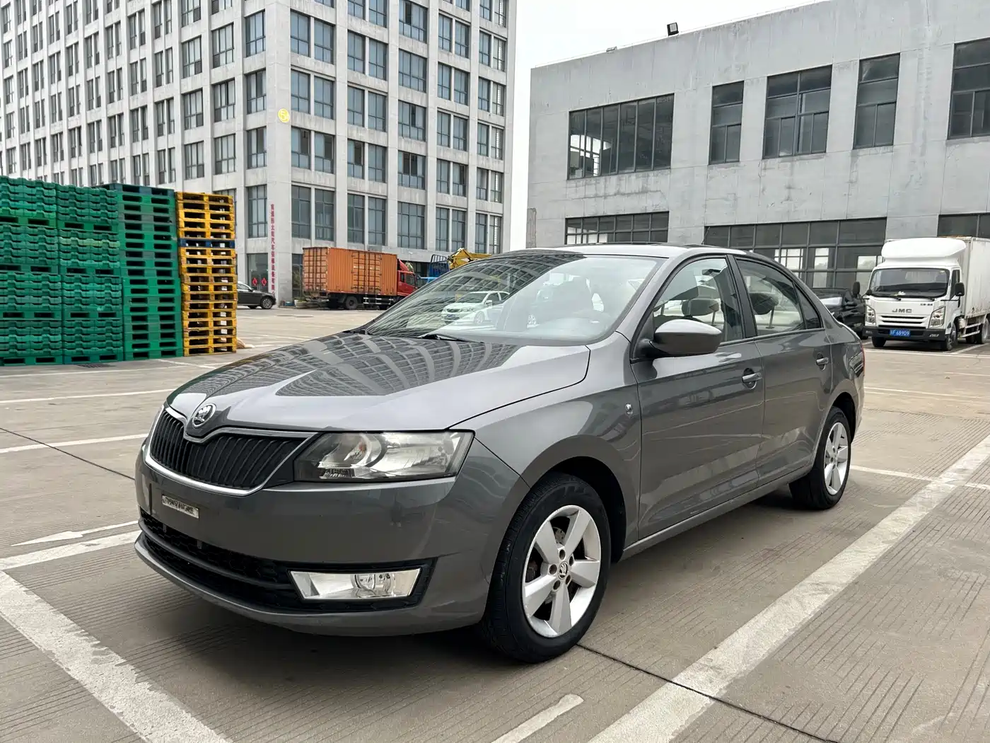 Škoda Rapid 2013 1.6L Manual Smart Selection