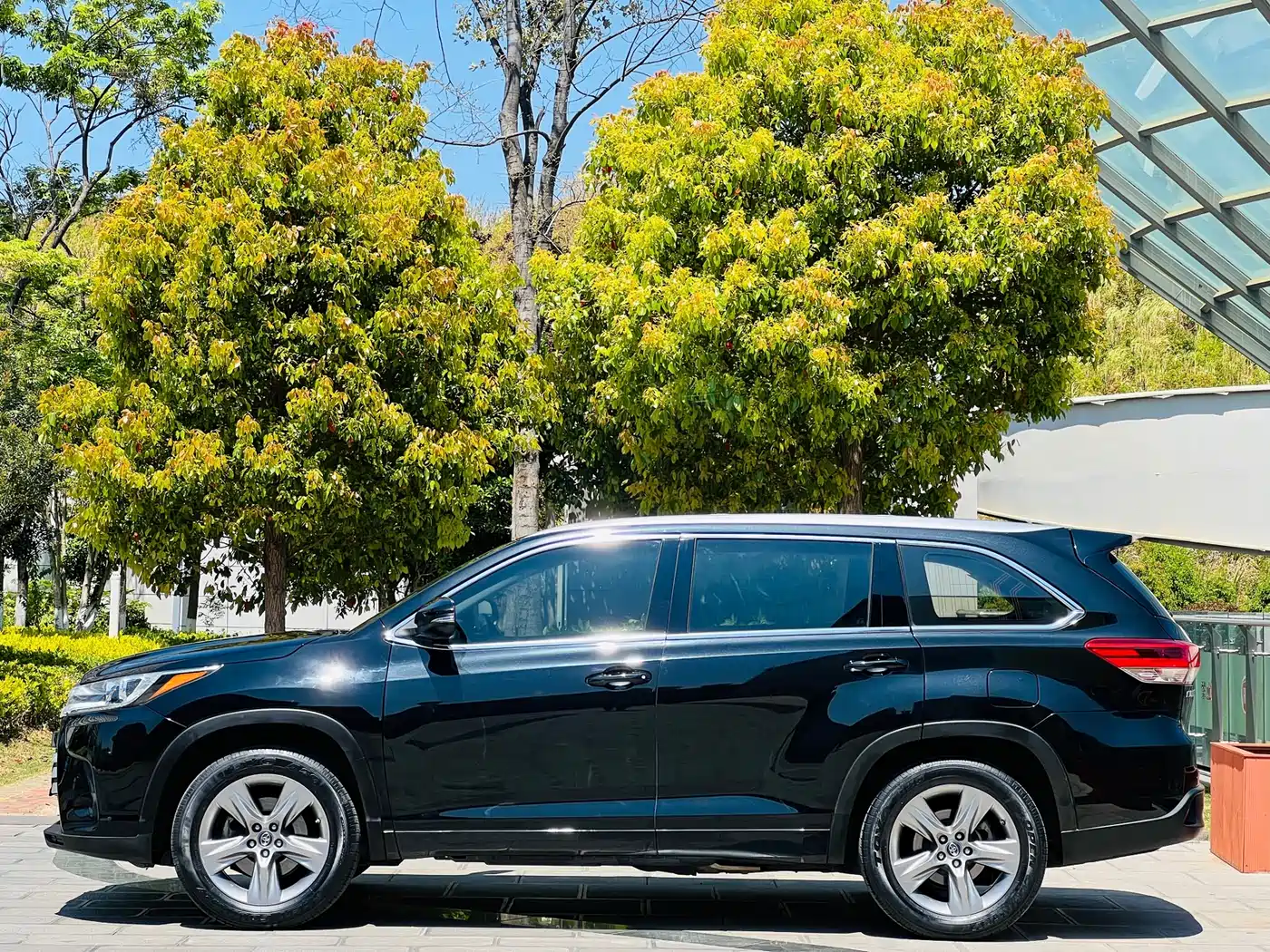 TOYOTA HIGHLANDER